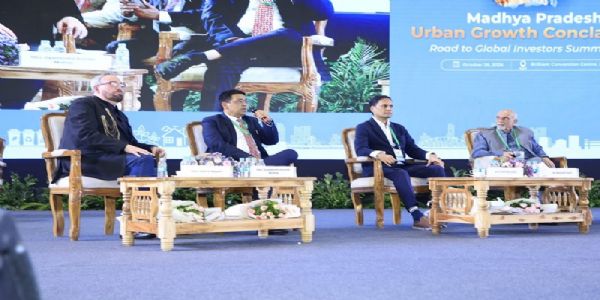 मप्र अर्बन ग्रोथ कॉन्क्लेव 2.0 को संबोधित करते हुए विशेषज्ञ मप्र अर्बन ग्रोथ कॉन्क्लेव 2.0 को संबोधित करते हुए विशेषज्ञ