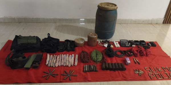 सुकमा में नक्सली डम्प से दाे टिफिन बम सहित बढ़ी मात्रा में विस्फोटक बरामद सुकमा में नक्सली डम्प से दाे टिफिन बम सहित बढ़ी मात्रा में विस्फोटक बरामद