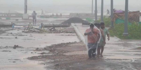 चक्रवातीय तूफान अर्णब से तबाही चक्रवातीय तूफान अर्णब से तबाही