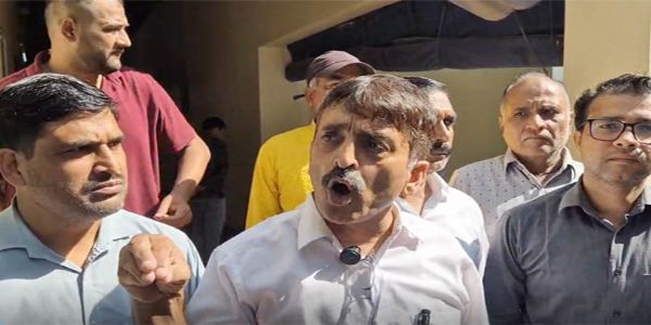 सोनीपत निगम में जेई पर 10 हजार रुपये रिश्वत मांगने का आरोप, आयुक्त से शिकायत