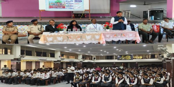 बच्चों के शोषण और बाल विवाह पर कानून सख्त, स्कूलों में चल रहा सुरक्षित बचपन अभियान