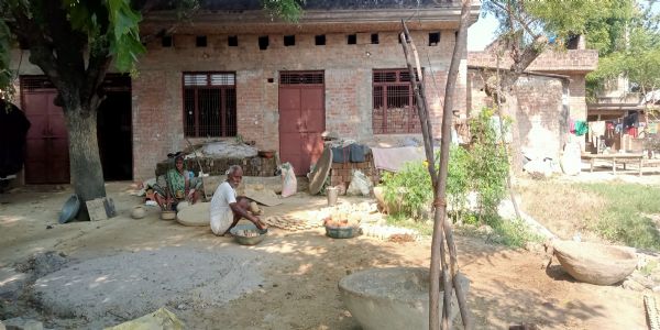 प्रयागराज: पुश्तैनी हुनर बचाने की जद्दोजहद, दो बार आवेदन के बाद भी नहीं मिली इलेक्ट्रॉनिक चाक