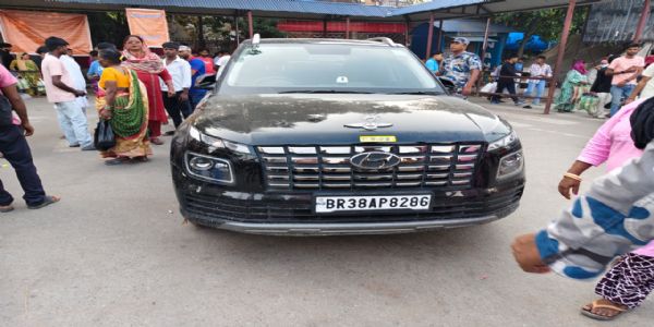 भारतीय नम्बर के वाहनों को नेपाल में रखकर सीमा पर तस्करी का खेल