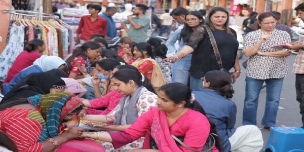 अखंड सौभाग्य की कामना के साथ सुहागिनों रखेगी करवा चौथ का व्रत