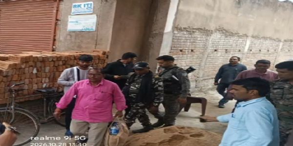 घूस लेते पंचायत सेवक गिरफ्तार