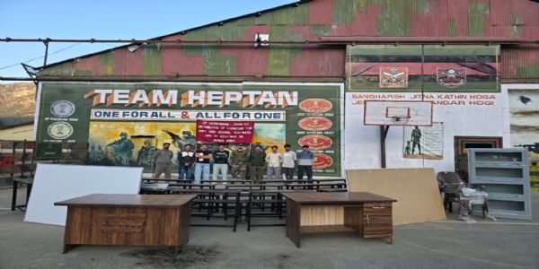 सरकारी हाई स्कूल को उपलब्ध कराया फर्नीचर