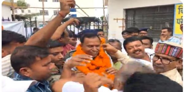 डॉ. एन.के. यादव की हैट्रिक जीत पर वाईएनपी डिग्री कॉलेज में हर्ष, भाजपाईयों ने मनाया जश्न