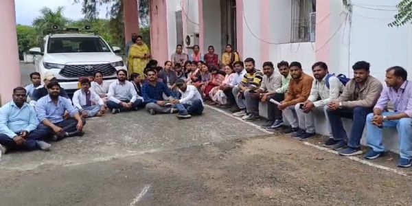 अनूपपुर: प्रशिक्षकों का 8 माह का मानदेय अटका, कलेक्टर से लाई गुहार,दीपावली से पहले भुगतान मांगा