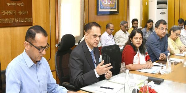 मातृ एवं नवजात स्वास्थ्य सेवाओं को और सुदृढ़ करने पर जोर, उप स्वास्थ्य केंद्रों को आशा सहयोगिनियों से जोड़ने के निर्देश