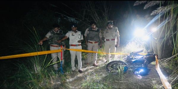 पुलिस ने मुठभेड़ : एक लाख रुपये के इनामी बदमाश को मार गिराया