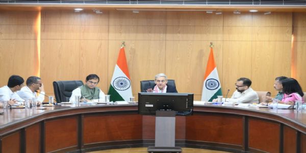 असम में कल्याणकारी योजनाओं के क्रियान्वयन की केंद्रीय सचिव ने की समीक्षा