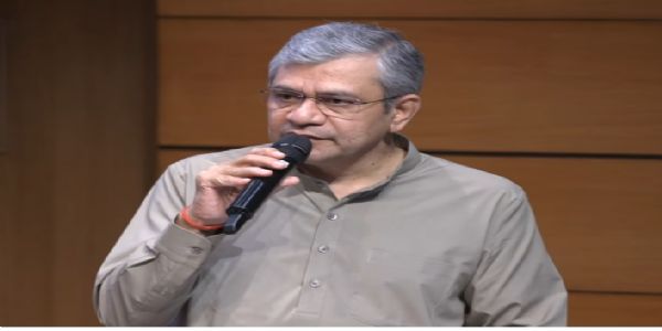 केंद्रीय सूचना एवं प्रसारण मंत्री अश्विनी वैष्णव मंगलवार को राष्ट्रीय मीडिया केंद्र में पत्रकार वार्ता कों संबोधित करते हुए केंद्रीय सूचना एवं प्रसारण मंत्री अश्विनी वैष्णव मंगलवार को राष्ट्रीय मीडिया केंद्र में पत्रकार वार्ता कों संबोधित करते हुए