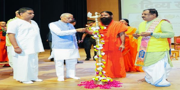 प्राच्य विद्या सम्मेलन का दीप प्रज्वलन कर उद्घाटन करते राज्यपाल