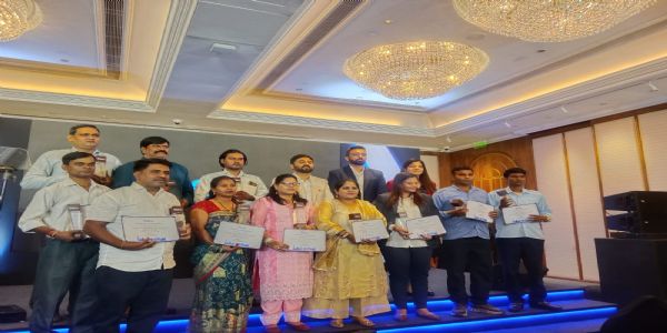 उबर ने लंबे समय से प्लेटफॉर्म से जुड़े रहने, सबसे अधिक किलोमीटर ड्राइव करने और सबसे ज्यादा पांच सितारा ट्रिप पूरी करने वाले ड्राइवरों को सम्मानित किया।
