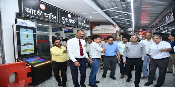 कामाख्या रेलवे स्टेशन पर पूसीरे महाप्रबंधक ने अपग्रेडेड सुविधाओं का किया उद्घाटन