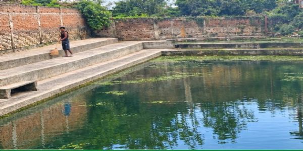 लोक आस्था के महापर्व छठ को लेकर पीरपैंती नगर पंचायत ने कसी कमर, घाटों पर चल रहा विशेष सफाई अभियान
