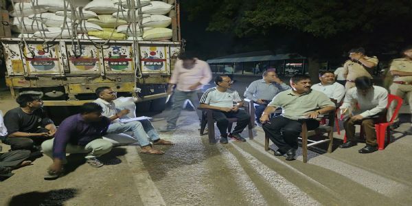 एसडीएम ने हाइवे में की छापेमारी,  बीस टन से अधिक चावल से भरा ट्रक  सीज