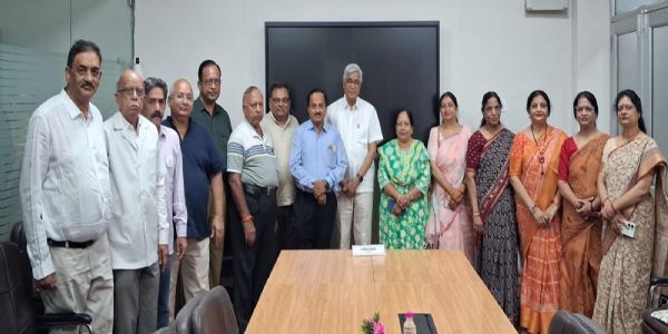 बुजुर्गों की सेवा में सावधानी और संवेदनशीलता जरूरी: डॉ. माथुर