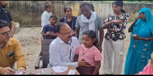 (अपडेट)अमेठी : फूड पॉइजनिंग के मामले में पुलिस दो दुकानदारों को हिरासत में लिया, 100 से अधिक लोग बीमार