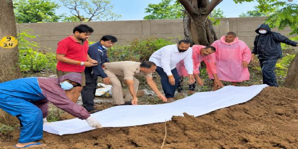 बरसते पानी में भी नहीं रुका सेवाभाव, वंदेमातरम परिवार ने अज्ञात शव का किया अंतिम संस्कार