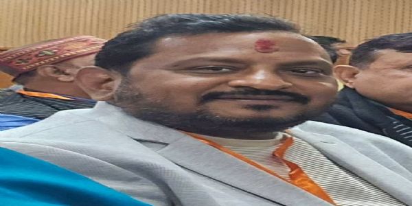 हैट्रिक जीत पर उद्यमी आयोग के सदस्य ने डॉ एन.के.यादव को दी बधाई