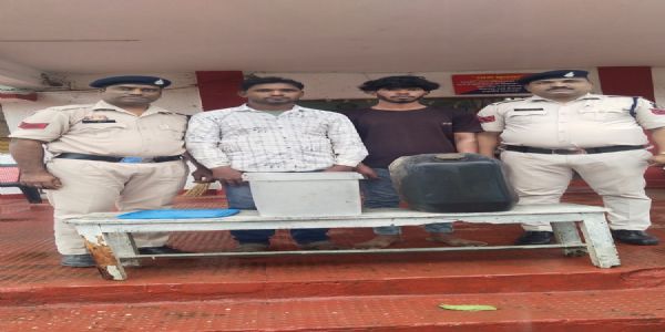 जांजगीर-चांपा में अवैध शराब तस्करी पर बड़ी कार्रवाई, पिता-पुत्र गिरफ्तार