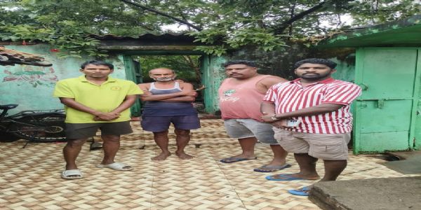 नाव पलटने के बाद गंगरेल के टापू पर फंसा था मछुआरा, सुरक्षित निकाला गया