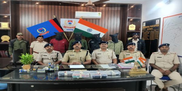 एटीएम मशीन से छेड़छाड़ कर लोगों को चूना लगाने वाले चार अपराधी गिरफ्तार