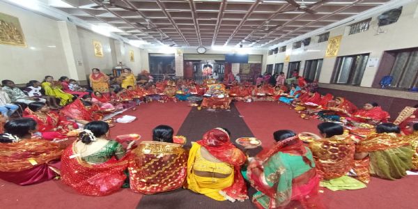 माता वैष्णो देवी मंदिर में हुआ करवा चौथ व्रत, 251 सुहागिनों ने की अखंड सुहाग की कामना