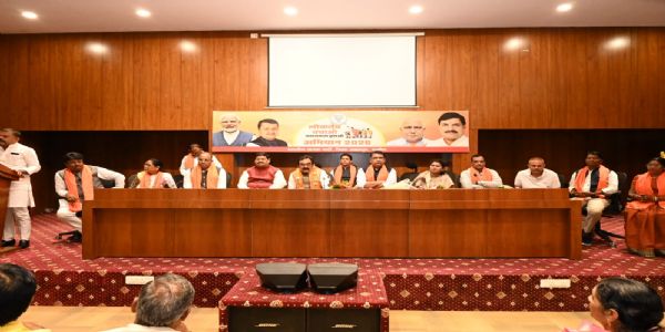 भाजपा जबलपुर ग्रामीण की बैठक में ‘लोकतंत्र बचाओ, अराजकता हटाओ’ अभियान को लेकर हुआ मंथन