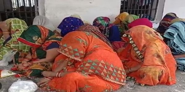 झांसी : जेल में 12 महिलायों ने रखा पति की लंबी उम्र के लिए करवा चौथ का व्रत