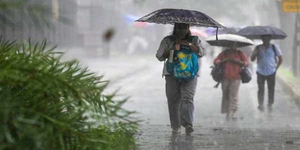 मध्य प्रदेश में चक्रवात ‘अर्नब’ का असर तेज, 12 जिलों में भारी से अति भारी बारिश का अलर्ट
