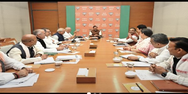 भाजपा मुख्यालय में राष्ट्रीय महामंत्रियों के साथ बैठक में भाजपा अध्यक्ष नितिन नवीन । भाजपा मुख्यालय में राष्ट्रीय महामंत्रियों के साथ बैठक में भाजपा अध्यक्ष नितिन नवीन ।