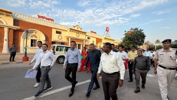 हेरिटेज पार्क में भ्रमण, फ्लैग मार्च और उत्सव हेरिटेज पार्क में भ्रमण, फ्लैग मार्च और उत्सव