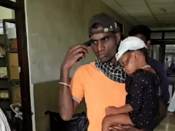 घायल नाबालिक काे इलाज के बाद घायल नाबालिक काे इलाज के बाद
