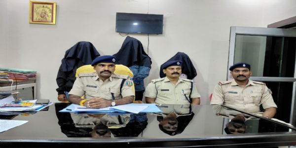 अवैध शराब बेचने के तीन आरोपित गिरफ्तार