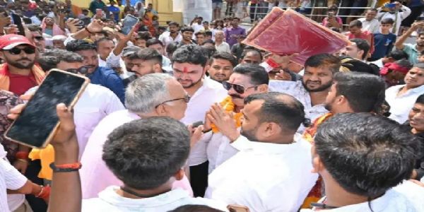 डॉ. अनुज के समर्थन में अनंत सिंह की जन आशीर्वाद यात्रा, उमड़ा जनसैलाब