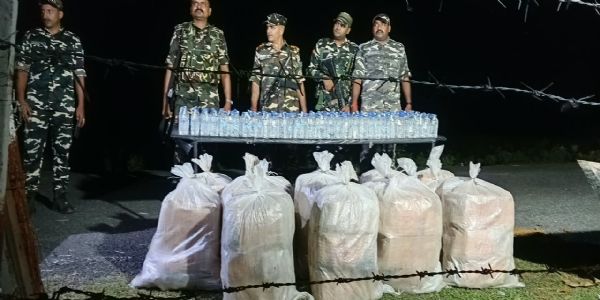 सीमा पर 432 लीटर नेपाली शराब व नाव जब्त