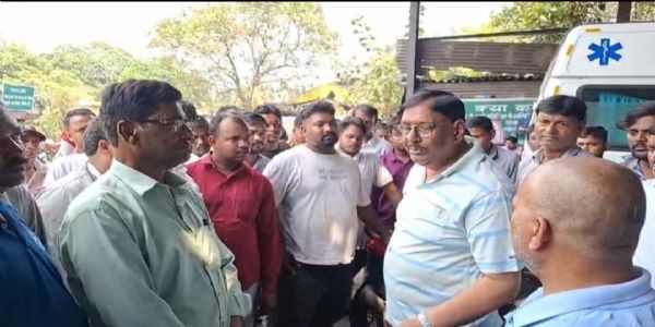 विश्वकर्मा परियोजना हादसे में ऑपरेटर की मौत, एक करोड़ मुआवजे की मांग पर प्रदर्शन