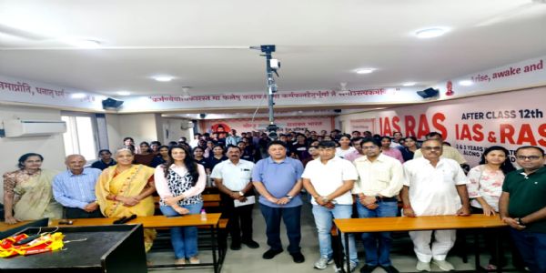 समस्या नहीं, चुनौती समझकर आगे बढ़ें, लक्ष्य पर रखें नजर : नवीन जैन