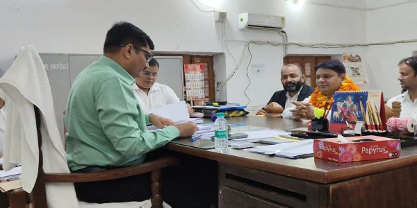 शिक्षक निर्वाचन में तीन प्रत्याशियों ने दाखिल किया नामांकन