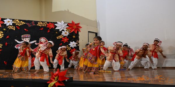 आनंदोत्सव: इंडस ग्लोबल स्कूल की रंगारंग प्रस्तुतियों ने बांधा समां