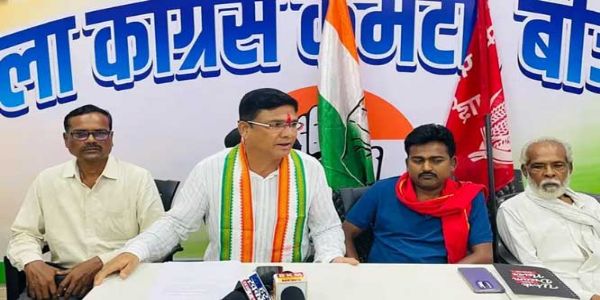 बीजापुर की संयुक्त प्रेस वार्ता में मुख्य निर्वाचन आयुक्त की गिरफ्तारी व जांच की मांग की गई