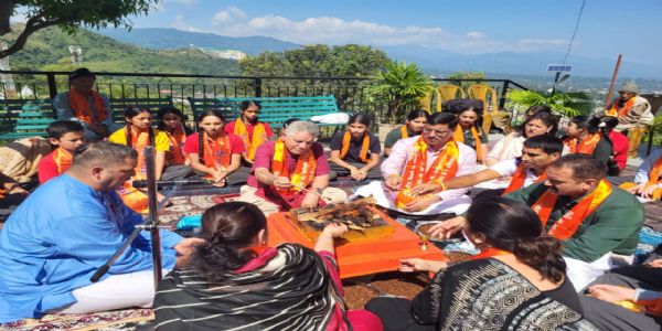सेवा, संस्कार और सहृदयता का अनूठा संगम: वृद्धाश्रम में बिताए अनमोल पल