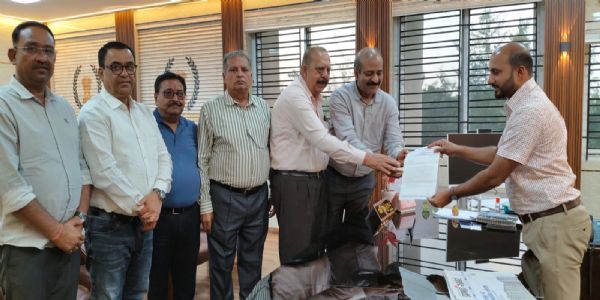 रामगढ़ में चैंबर की पहल पर अतिक्रमण अभियान पर छठ पर्व तक रोक