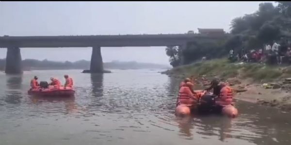 दामोदर नदी में लापता युवती की तलाश में उतरी एनडीआरएफ की टीम