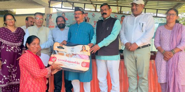 अधिकारी-कर्मचचारी ग्रामीणों को सरकार की योजनाओं को दिलाएं लाभ