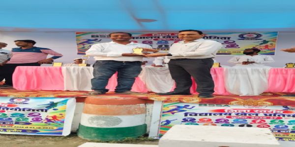 सुपौल जिला शतरंज संघ को बेहतर प्रदर्शन के लिए किया गया सम्मानित