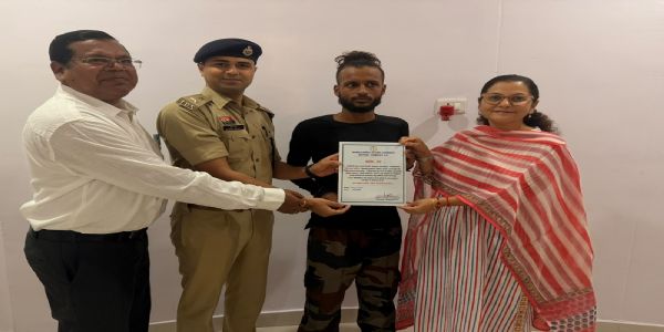 55 प्रतिशत दिव्यांगता के बावजूद 16 हजार किमी की साइकिल यात्रा, कलेक्टर-एसपी ने किया सम्मानित