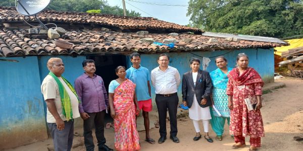 डालसा की टीम ने खिलाड़ियों के परिजनों से ली समस्याओं की जानकारी